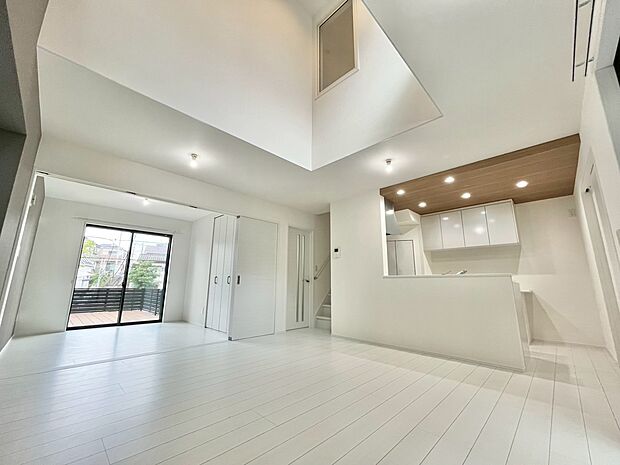 豊かな居住性と、安心感を満たすクオリティが見事に調和した住空間。