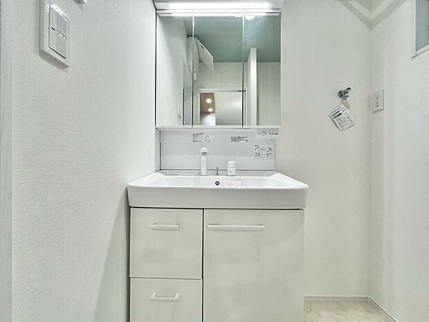 何かと物が増える場所だからこそ、スッキリと見映えの良い空間に。