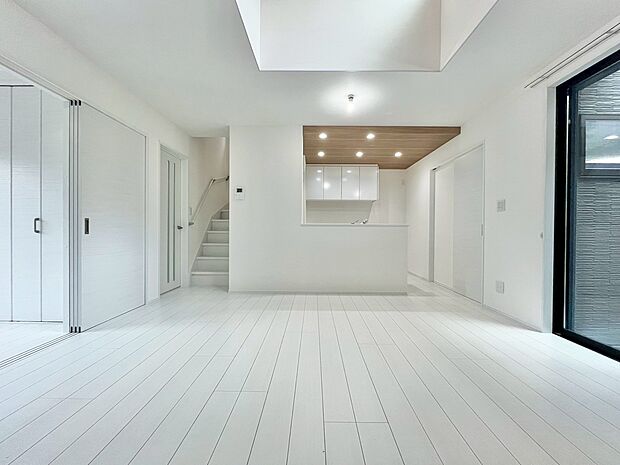 飾り過ぎないシンプルな内装と偏り過ぎないデザインで統一しました。