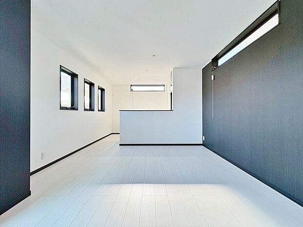 忙しく過ぎゆく日常を置き去るほど、ゆったりした時間が流れるリビング。