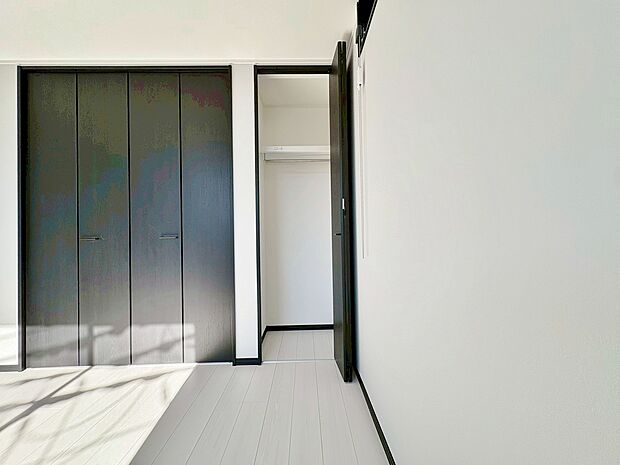 居室にはクローゼットがあり、荷物もスッキリ収納して快適にお過ごしいただけます。