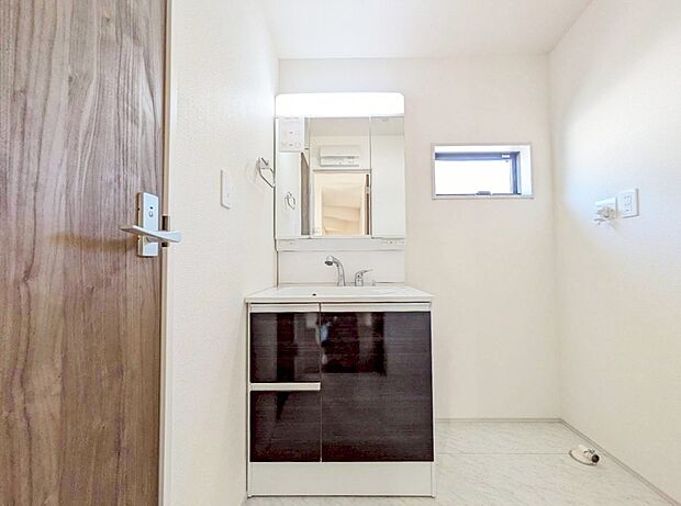 何かと物が増える場所だからこそ、スッキリと見映えの良い空間に。