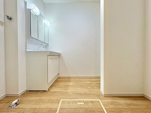 清潔感と心地よさを重視した、上質感漂うパウダールーム。