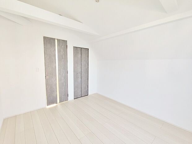 書斎や寝室へと変わっていくこの1室にどうアレンジするか、それを想像するだけで夢が膨らみますね。