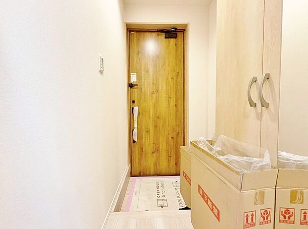 シューズボックスを完備した玄関です。