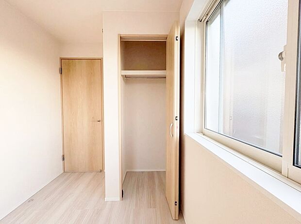 居室にはクローゼットがあり、荷物もスッキリ収納して快適にお過ごしいただけます。