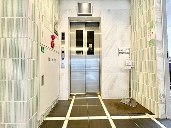 エレベーターの...