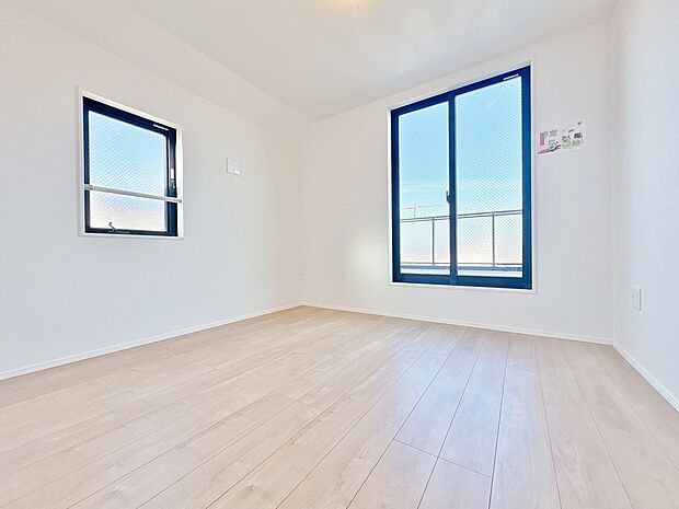 ベッドも十分に設置するスペースがあります。