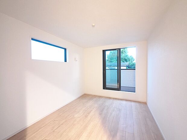 暖かいひだまりを全身で感じ取れる室内。光あふれる空間で子育てをする喜び。