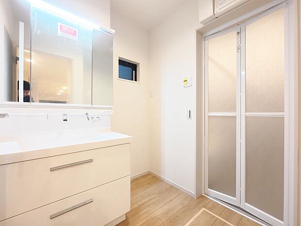 何かと物が増える場所だからこそ、スッキリと見映えの良い空間に。