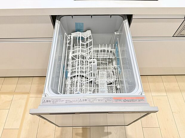 家事の時短に役立つ食洗機。省スペースのビルトインタイプを採用致しました。