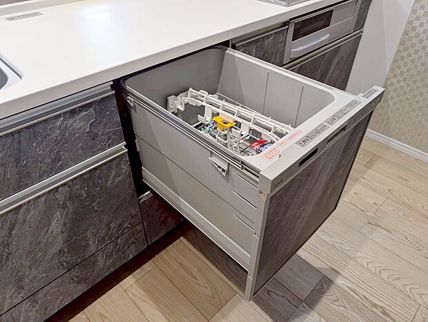 家事の時短に役立つ食洗機。省スペースのビルトインタイプを採用致しました。