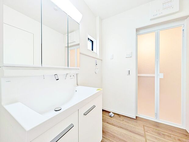 何かと物が増える場所だからこそ、スッキリと見映えの良い空間に。