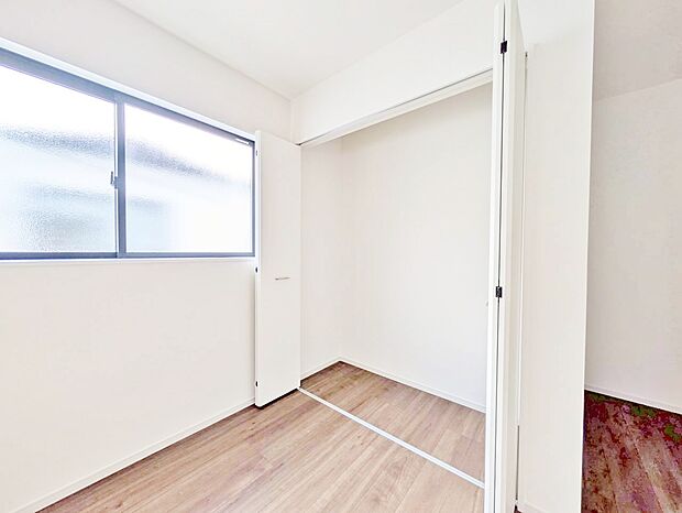 居室にはクローゼットがあり、荷物もスッキリ収納して快適にお過ごしいただけます。