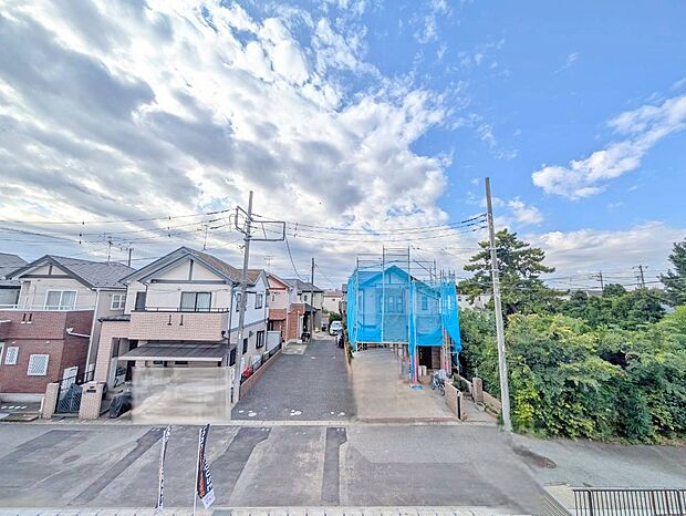 窓を開けると広がる青空。心をリフレッシュして日々を過ごしていきましょう。