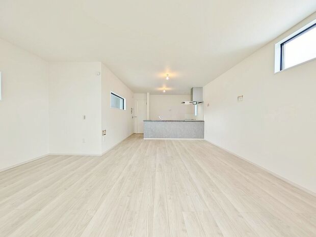 忙しく過ぎゆく日常を置き去るほど、ゆったりした時間が流れるリビング。