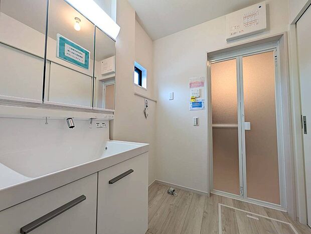 何かと物が増える場所だからこそ、スッキリと見映えの良い空間に。