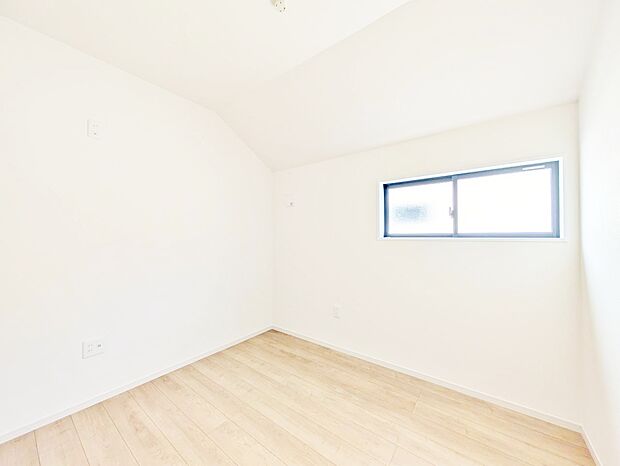 ベッドも十分に設置するスペースがあります。