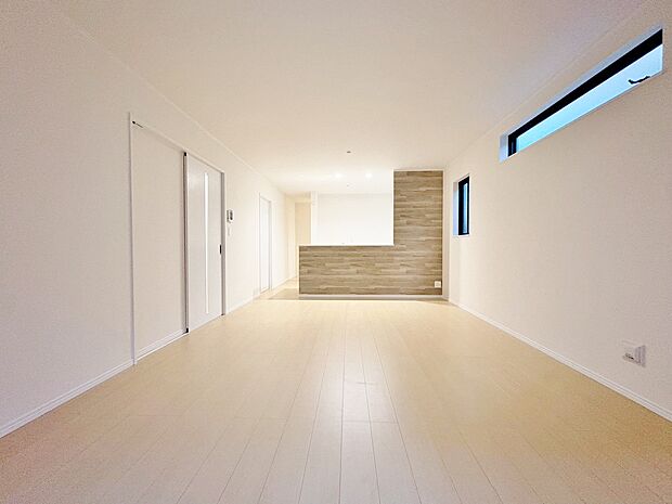 忙しく過ぎゆく日常を置き去るほど、ゆったりした時間が流れるリビング。