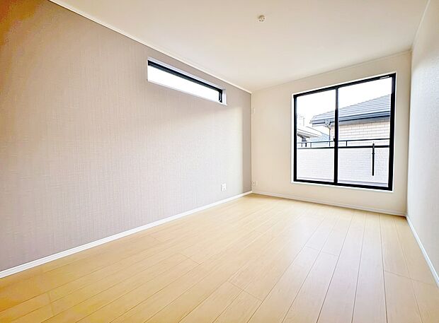 ベッドも十分に設置するスペースがあります。