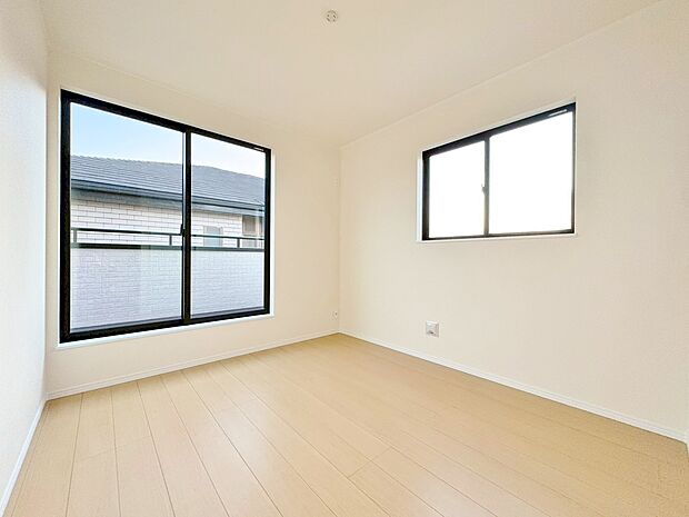 暖かいひだまりを全身で感じ取れる室内。光あふれる空間で子育てをする喜び。