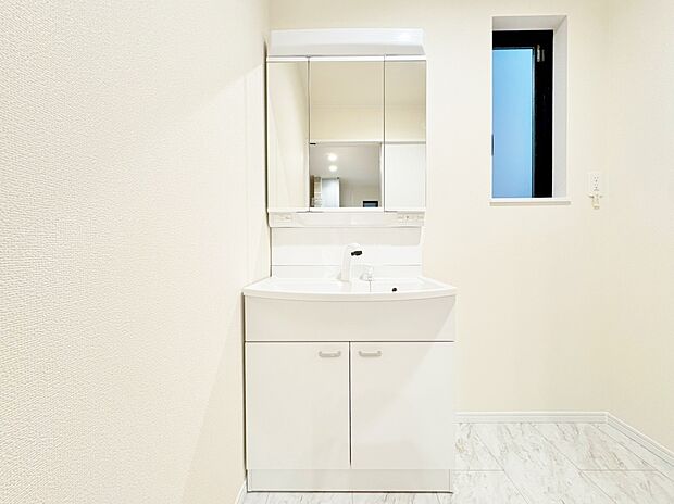 何かと物が増える場所だからこそ、スッキリと見映えの良い空間に。