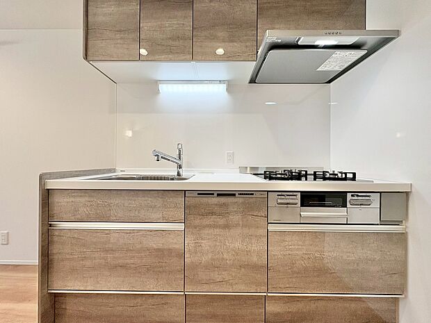 スマートな意匠と充実の機能を備えたキッチンが、暮らしにおいしい彩りを添えます。