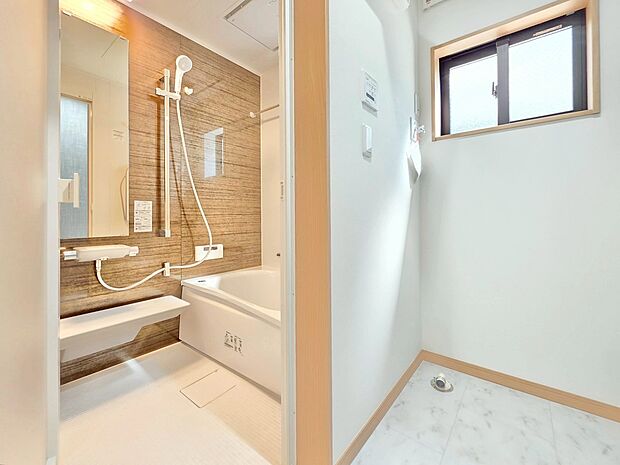 清潔感と心地よさを重視した、上質感漂うパウダールーム。