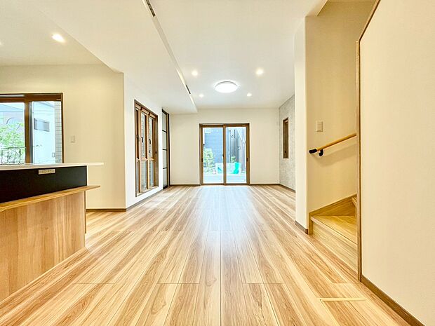 忙しく過ぎゆく日常を置き去るほど、ゆったりした時間が流れるリビング。