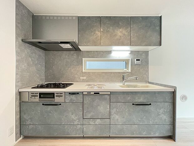 スマートな意匠と充実の機能を備えたキッチンが、暮らしにおいしい彩りを添えます。