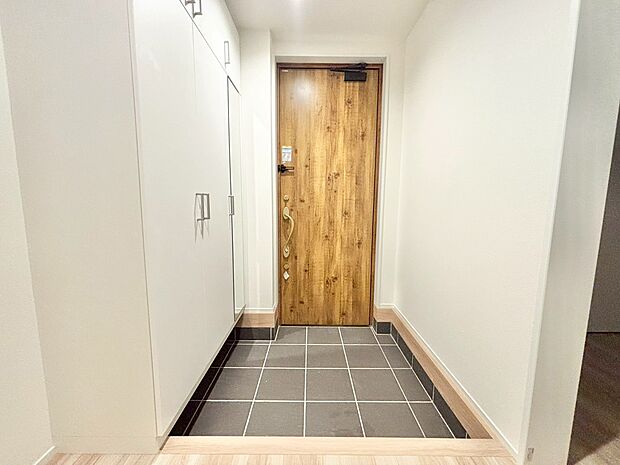 シューズボックスを完備した玄関です。