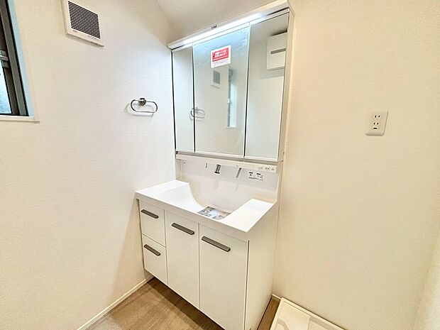 何かと物が増える場所だからこそ、スッキリと見映えの良い空間に。