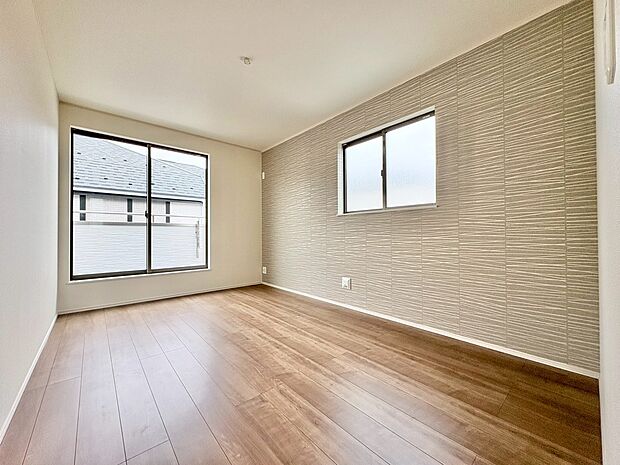 ベッドも十分に設置するスペースがあります。