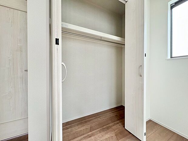 居室にはクローゼットがあり、荷物もスッキリ収納して快適にお過ごしいただけます。