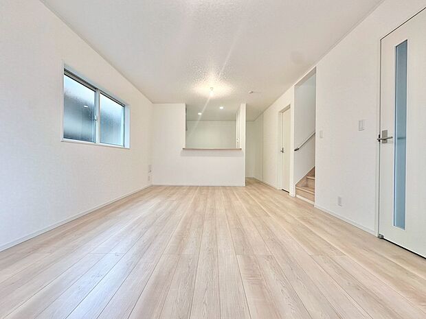 忙しく過ぎゆく日常を置き去るほど、ゆったりした時間が流れるリビング。