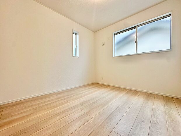 ベッドも十分に設置するスペースがあります。