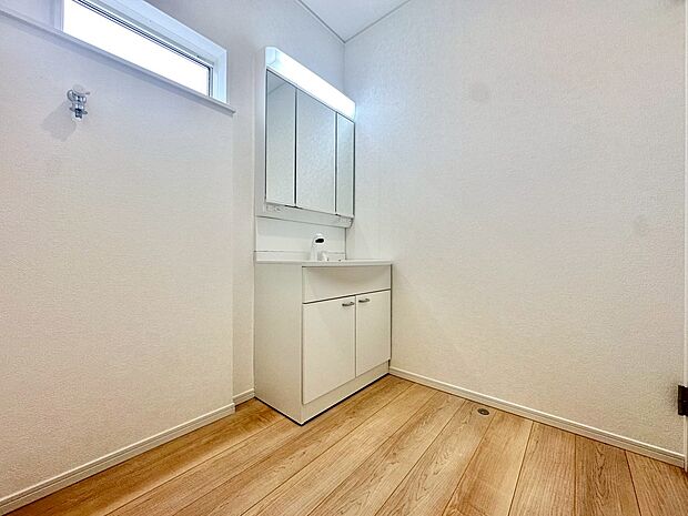 清潔感と心地よさを重視した、上質感漂うパウダールーム。