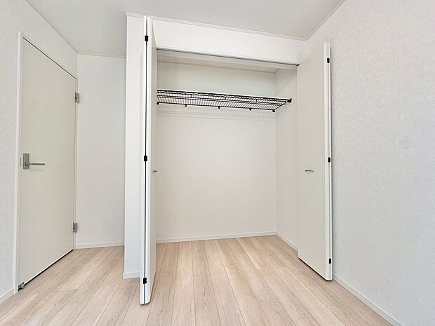 居室にはクローゼットがあり、荷物もスッキリ収納して快適にお過ごしいただけます。