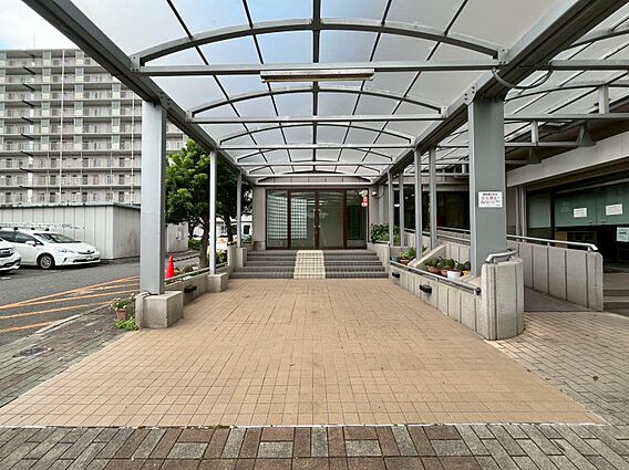 外と内をつなぐ...
