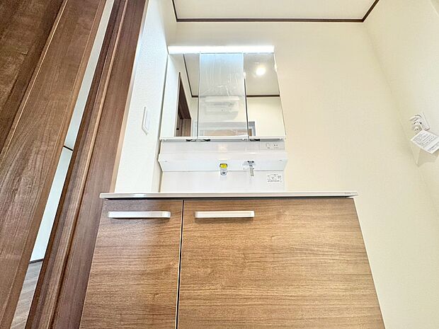 何かと物が増える場所だからこそ、スッキリと見映えの良い空間に。