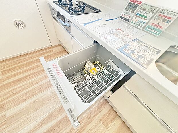 家事の時短に役立つ食洗機。省スペースのビルトインタイプを採用致しました。