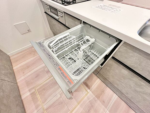 家事の時短に役立つ食洗機。省スペースのビルトインタイプを採用致しました。