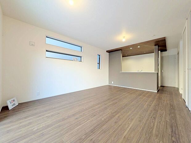 忙しく過ぎゆく日常を置き去るほど、ゆったりした時間が流れるリビング。