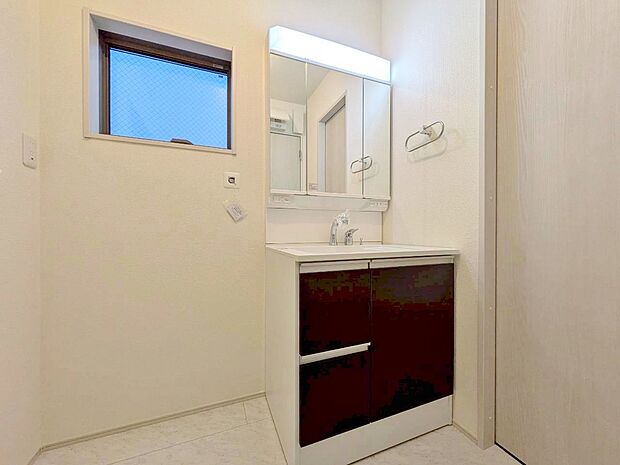 何かと物が増える場所だからこそ、スッキリと見映えの良い空間に。