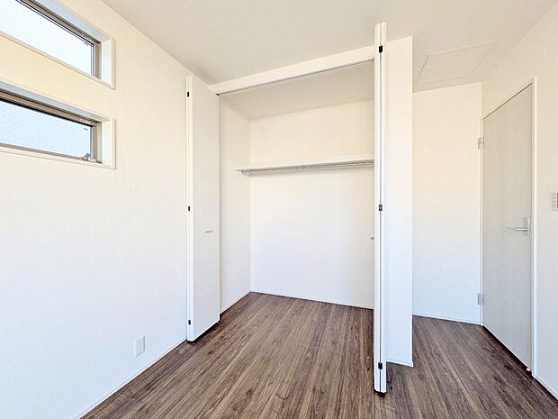 居室にはクローゼットがあり、荷物もスッキリ収納して快適にお過ごしいただけます。