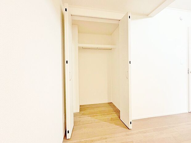 居室にはクローゼットがあり、荷物もスッキリ収納して快適にお過ごしいただけます。