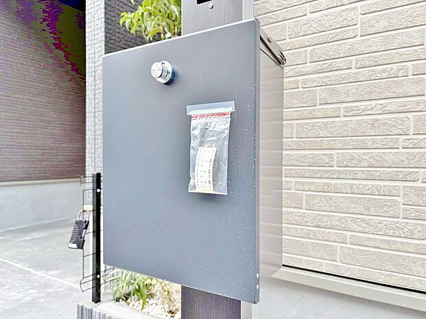 郵便物を受け取るための郵便受け。