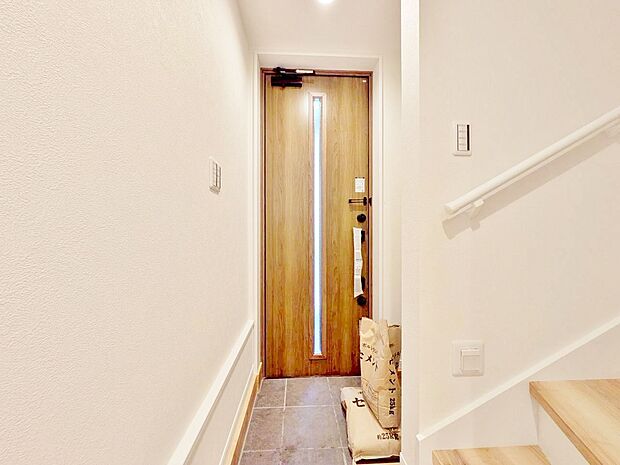 シューズボックスを完備した玄関です。