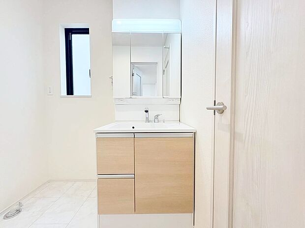 何かと物が増える場所だからこそ、スッキリと見映えの良い空間に。