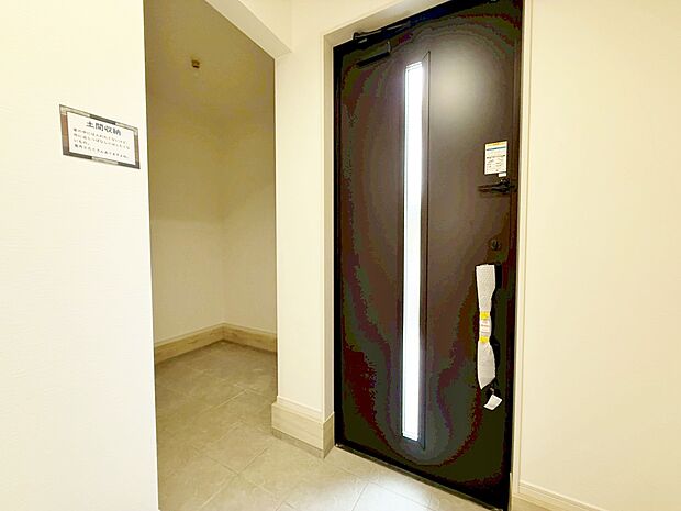 シューズボックスを完備した玄関です。